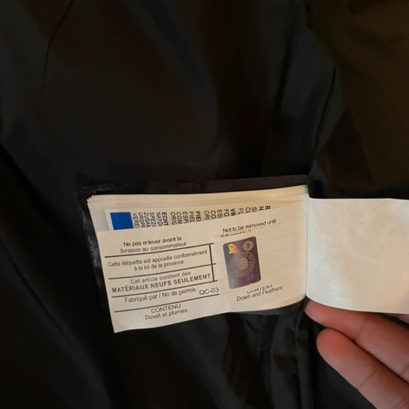 Canada Goose Sleeveless jacket - Picture 6 of 9